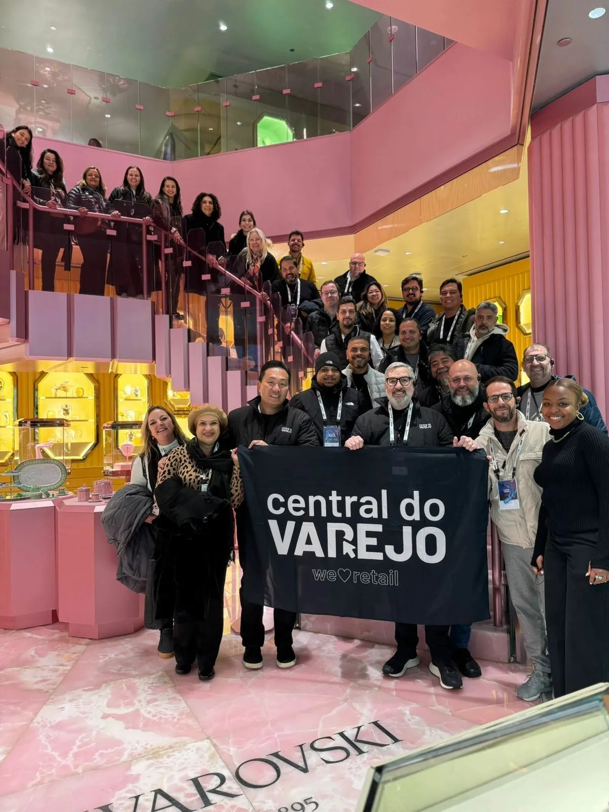 Grupo do Central do Varejo em visita à Swarovski em Nova York, explorando tendências e experiências de consumo.